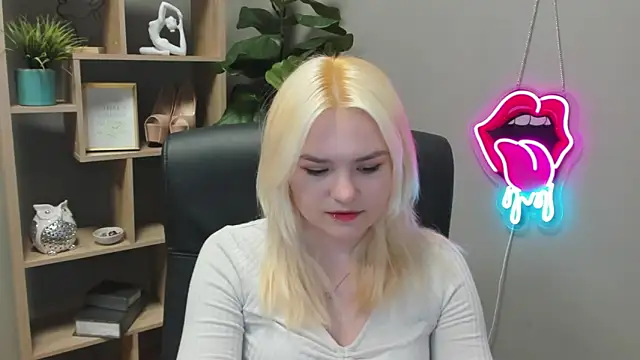 Snapshot of SweetLilyxo chatting on 03/19/26, 07:34 SweetLilyxo online show from 03/19/26, 07:34