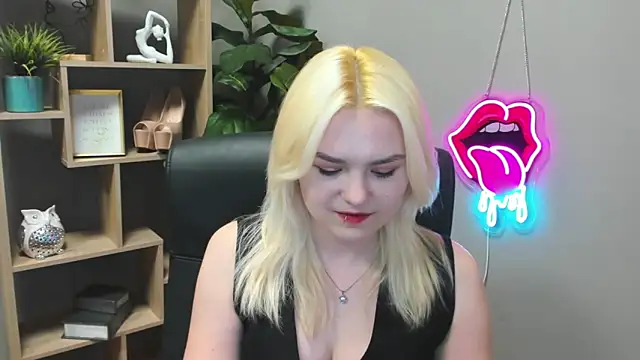 Snapshot of SweetLilyxo chatting on 03/24/26, 07:35 SweetLilyxo online show from 03/24/26, 07:35