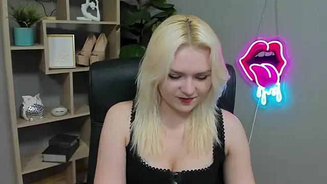 Snapshot of SweetLilyxo chatting on 03/29/26, 01:33 SweetLilyxo online show from 03/29/26, 01:33