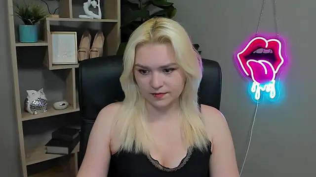 Snapshot of SweetLilyxo chatting on 03/30/26, 06:25 SweetLilyxo online show from 03/30/26, 06:25