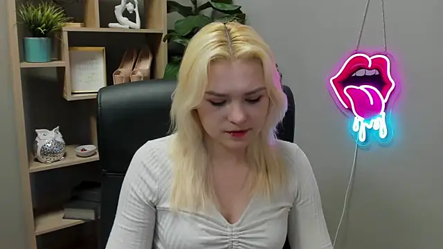 Snapshot of SweetLilyxo chatting on 03/31/26, 06:25 SweetLilyxo online show from 03/31/26, 06:25