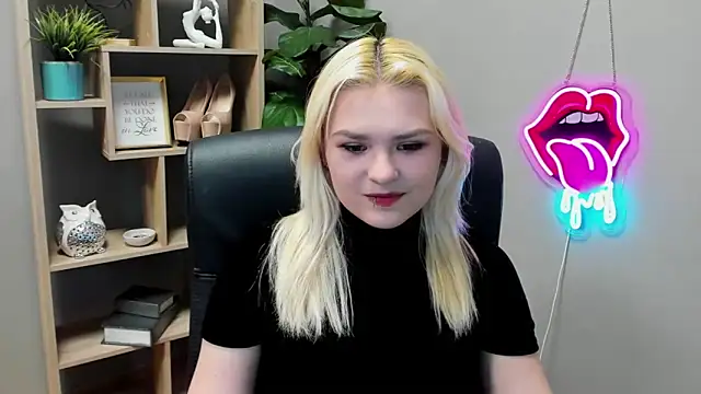 Snapshot of SweetLilyxo chatting on 04/02/26, 01:31 SweetLilyxo online show from 04/02/26, 01:31