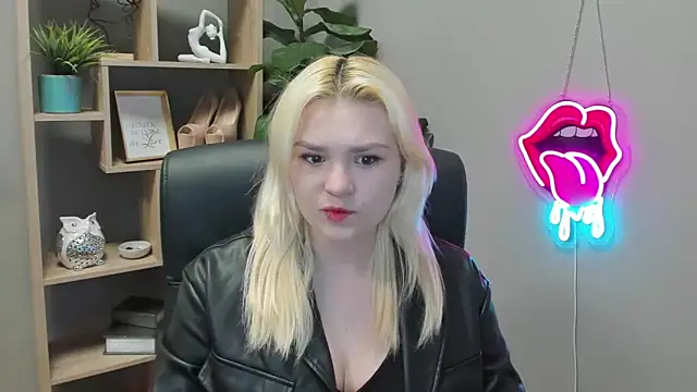 Snapshot of SweetLilyxo chatting on 04/07/26, 06:25 SweetLilyxo online show from 04/07/26, 06:25