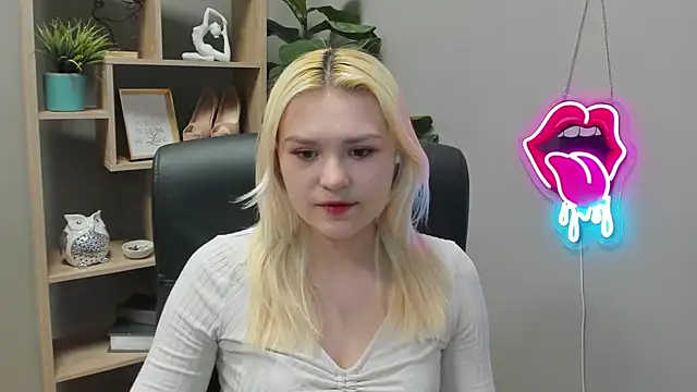 Snapshot of SweetLilyxo chatting on 04/08/26, 01:22 SweetLilyxo online show from 04/08/26, 01:22