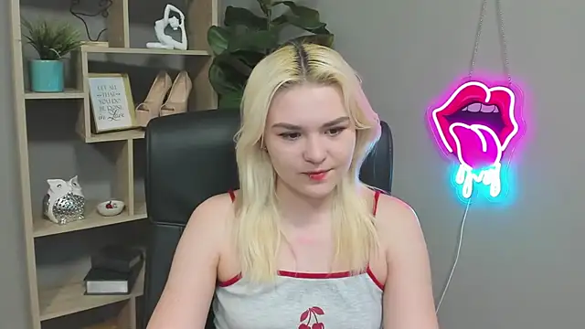 Snapshot of SweetLilyxo chatting on 04/11/26, 06:29 SweetLilyxo online show from 04/11/26, 06:29