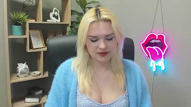 Snapshot of SweetLilyxo chatting on 04/16/26, 06:25 SweetLilyxo online show from 04/16/26, 06:25
