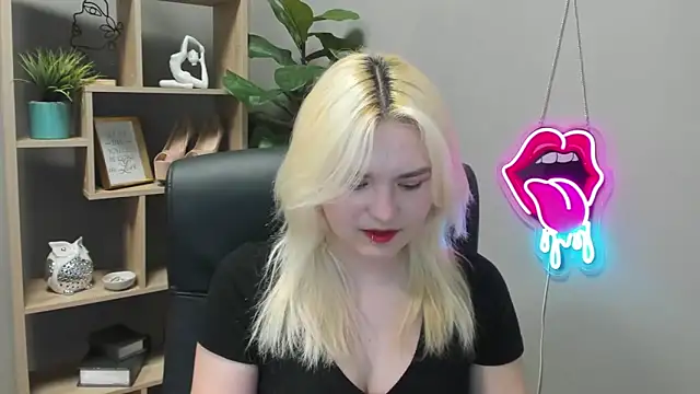 Snapshot of SweetLilyxo chatting on 04/20/26, 06:27 SweetLilyxo online show from 04/20/26, 06:27