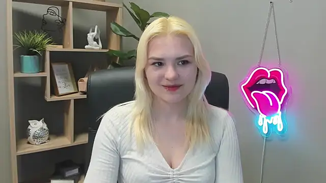 Snapshot of SweetLilyxo chatting on 04/29/26, 06:28 SweetLilyxo online show from 04/29/26, 06:28