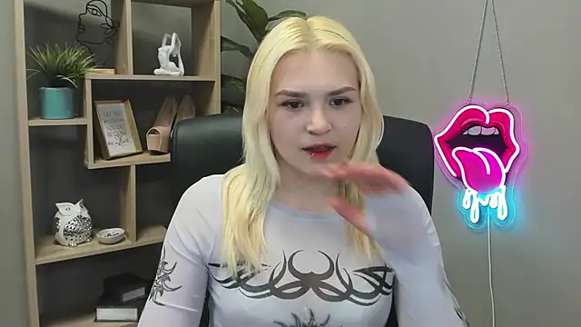 Snapshot of SweetLilyxo chatting on 04/30/26, 06:31 SweetLilyxo online show from 04/30/26, 06:31
