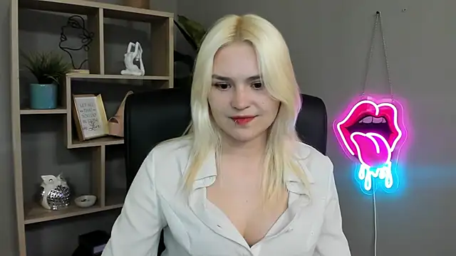 Snapshot of SweetLilyxo chatting on 05/12/26, 01:30 SweetLilyxo online show from 05/12/26, 01:30