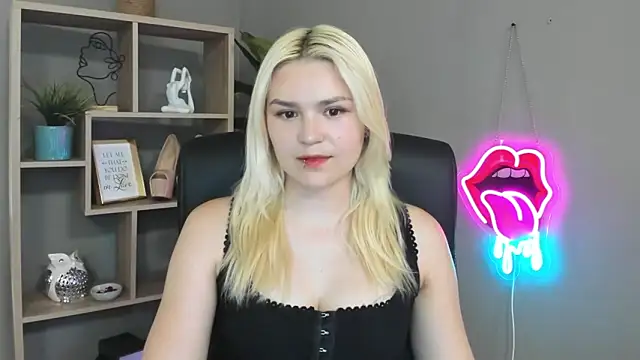 Snapshot of SweetLilyxo chatting on 05/24/26, 01:27 SweetLilyxo online show from 05/24/26, 01:27