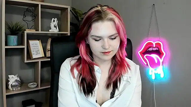 Snapshot of SweetLilyxo chatting on 06/14/26, 01:57 SweetLilyxo online show from 06/14/26, 01:57