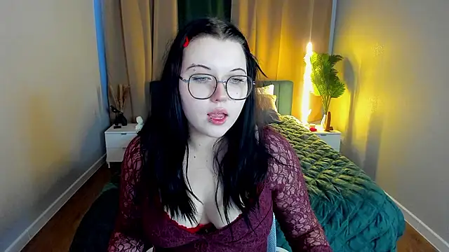 Snapshot of Kira_G0ld chatting on 03/05/26, 01:01 Kira G0ld online show from 03/05/26, 01:01