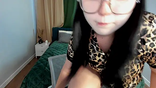 Snapshot of Kira_G0ld chatting on 03/07/26, 01:02 Kira G0ld online show from 03/07/26, 01:02