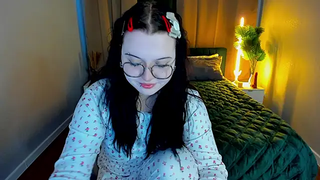 Snapshot of Kira_G0ld chatting on 03/08/26, 01:03 Kira G0ld online show from 03/08/26, 01:03