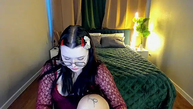 Snapshot of Kira_G0ld chatting on 03/12/26, 01:01 Kira G0ld online show from 03/12/26, 01:01
