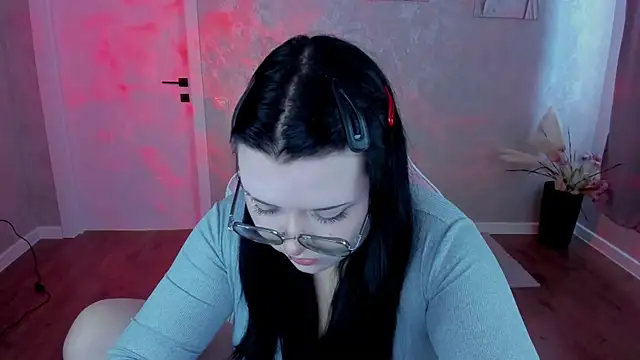 Snapshot of Kira_G0ld chatting on 03/31/26, 01:07 Kira G0ld online show from 03/31/26, 01:07