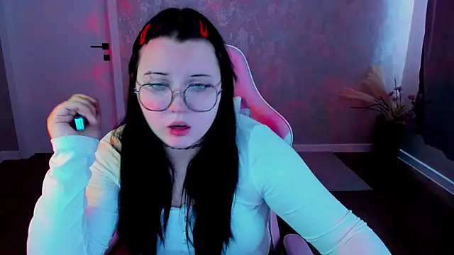 Snapshot of Kira_G0ld chatting on 04/04/26, 01:04 Kira G0ld online show from 04/04/26, 01:04