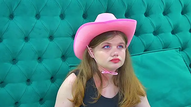 ChloeHalses online show from 06/20/26, 05:05