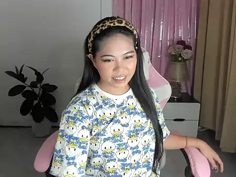Snapshot of Ursweetyshaine chatting on 03/29/26, 01:16 Ursweetyshaine online show from 03/29/26, 01:16