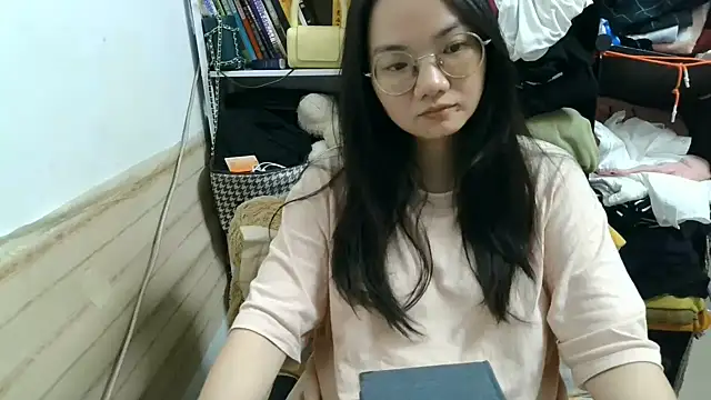 Snapshot of xiaoxiaowan11 chatting on 06/18/26, 03:27 xiaoxiaowan11 online show from 06/18/26, 03:27