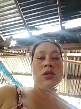 Snapshot of May_Bombs chatting on 03/17/26, 07:33 May Bombs online show from 03/17/26, 07:33