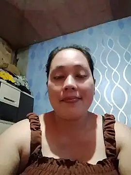 Snapshot of May_Bombs chatting on 04/02/26, 09:07 May Bombs online show from 04/02/26, 09:07