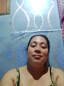 Snapshot of May_Bombs chatting on 04/04/26, 10:18 May Bombs online show from 04/04/26, 10:18