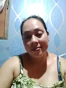 Snapshot of May_Bombs chatting on 04/10/26, 01:00 May Bombs online show from 04/10/26, 01:00