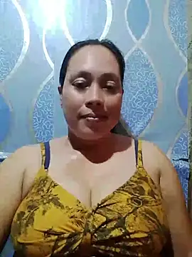 Snapshot of May_Bombs chatting on 04/11/26, 01:10 May Bombs online show from 04/11/26, 01:10