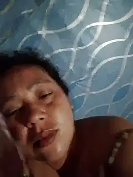 Snapshot of May_Bombs chatting on 04/17/26, 05:16 May Bombs online show from 04/17/26, 05:16