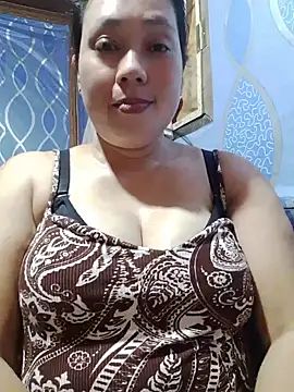 Snapshot of May_Bombs chatting on 05/20/26, 01:23 May Bombs online show from 05/20/26, 01:23