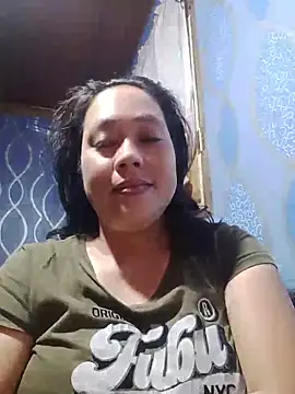 Snapshot of May_Bombs chatting on 05/27/26, 07:22 May Bombs online show from 05/27/26, 07:22