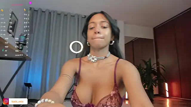 karinnixx online show from 06/06/26, 09:41