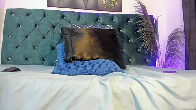 Snapshot of Roxanna_0 chatting on 03/11/26, 12:00 Roxanna 0 online show from 03/11/26, 12:00