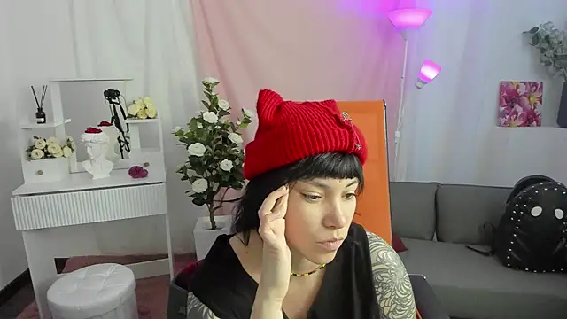 Snapshot of NeoGeisha chatting on 04/16/26, 01:23 NeoGeisha online show from 04/16/26, 01:23