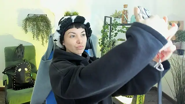 Snapshot of NeoGeisha chatting on 05/11/26, 01:06 NeoGeisha online show from 05/11/26, 01:06