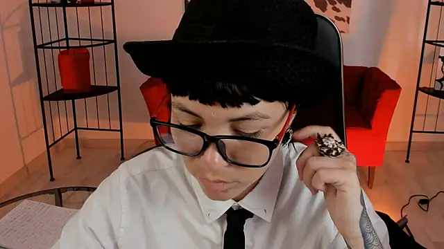 Snapshot of NeoGeisha chatting on 07/07/26, 06:47 NeoGeisha online show from 07/07/26, 06:47