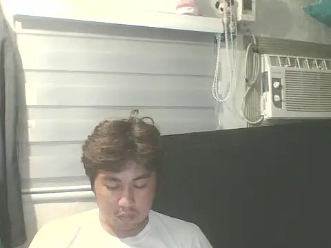 Snapshot of mattyXthridy chatting on 02/11/26, 11:37 mattyXthridy online show from 02/11/26, 11:37