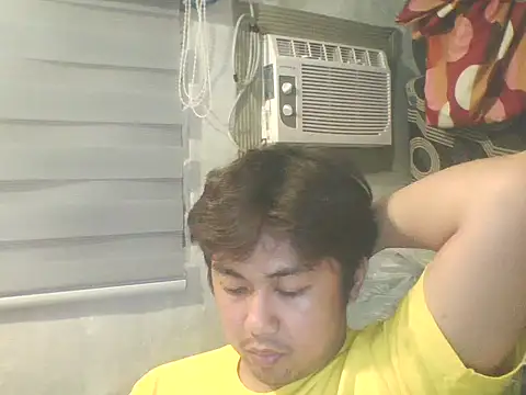 Snapshot of mattyXthridy chatting on 02/12/26, 10:21 mattyXthridy online show from 02/12/26, 10:21