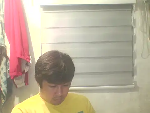 Snapshot of mattyXthridy chatting on 02/18/26, 12:01 mattyXthridy online show from 02/18/26, 12:01