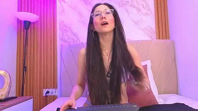 Snapshot of vane_coral chatting on 05/20/26, 11:05 vane coral online show from 05/20/26, 11:05