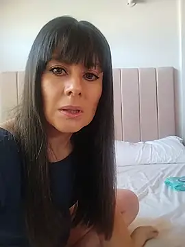 Snapshot of Lyonette_reading1 chatting on 03/07/26, 01:30 Lyonette reading1 online show from 03/07/26, 01:30
