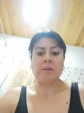 Snapshot of Lyonette_reading1 chatting on 04/04/26, 04:48 Lyonette reading1 online show from 04/04/26, 04:48