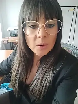 Snapshot of Lyonette_reading1 chatting on 04/15/26, 03:08 Lyonette reading1 online show from 04/15/26, 03:08