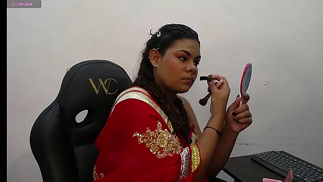 Snapshot of yaazhinii chatting on 03/05/26, 11:50 yaazhinii online show from 03/05/26, 11:50