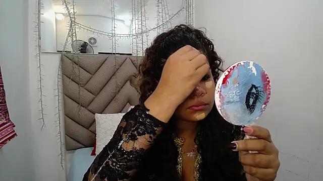 Snapshot of yaazhinii chatting on 03/12/26, 11:27 yaazhinii online show from 03/12/26, 11:27