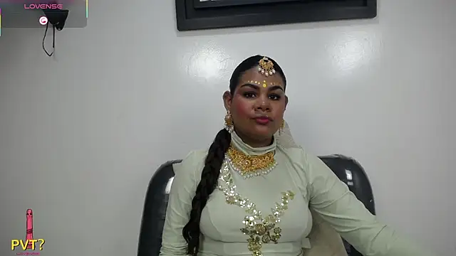 Snapshot of yaazhinii chatting on 04/04/26, 11:40 yaazhinii online show from 04/04/26, 11:40