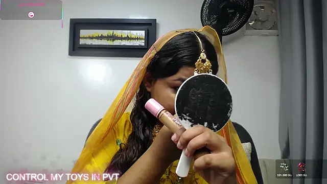 Snapshot of yaazhinii chatting on 04/10/26, 11:59 yaazhinii online show from 04/10/26, 11:59