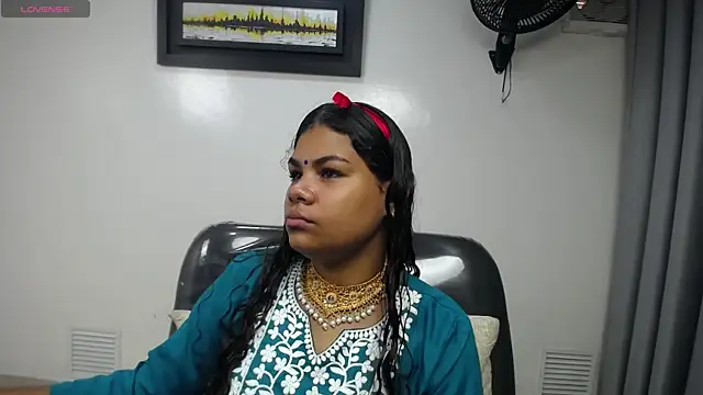 Snapshot of yaazhinii chatting on 04/11/26, 11:36 yaazhinii online show from 04/11/26, 11:36
